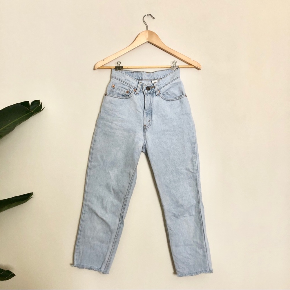 VINTAGE RED TAB LIGHT WASH LEVIS JEANS